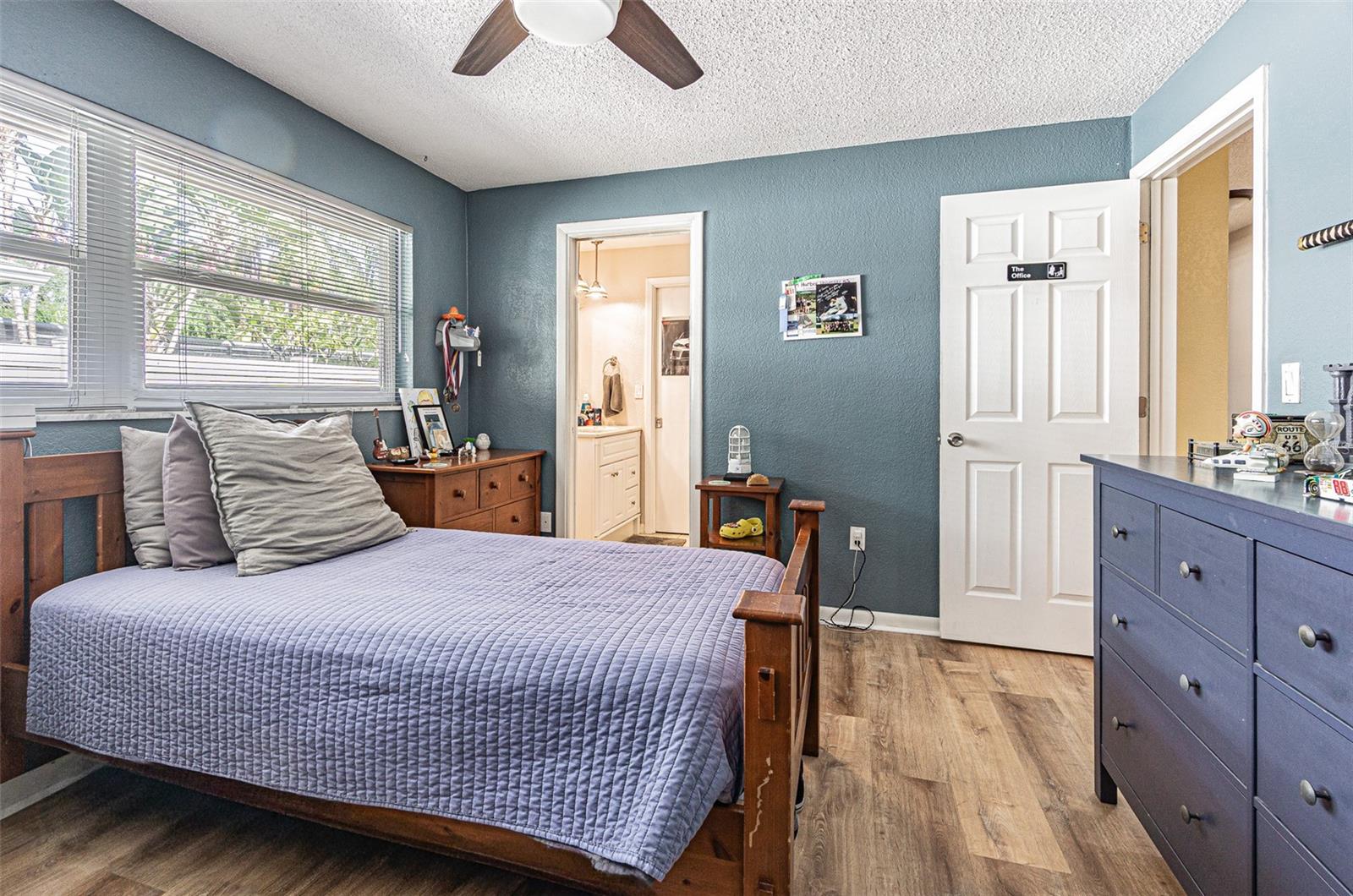 Image 24 of 50 For 936 Highview Drive