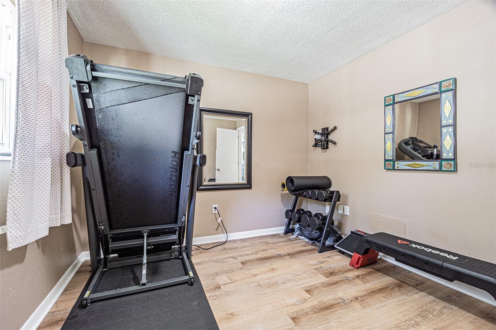 Image 29 of 50 For 936 Highview Drive