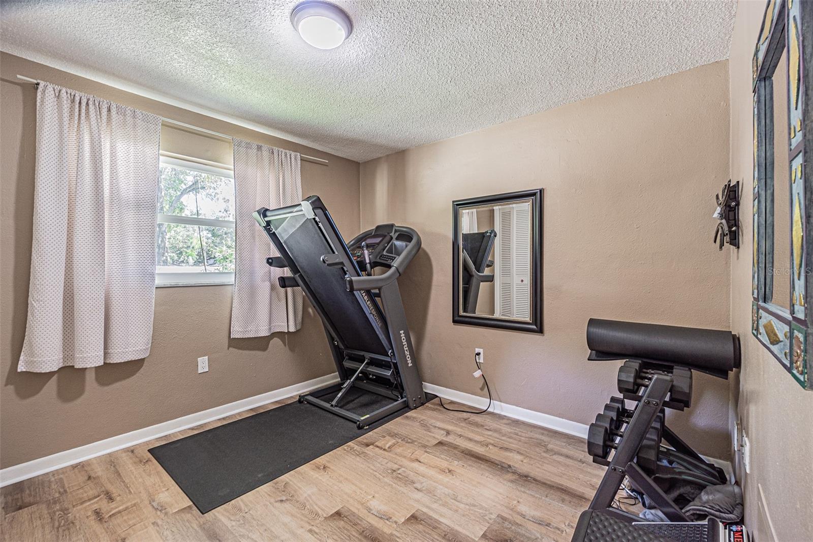 Image 30 of 50 For 936 Highview Drive