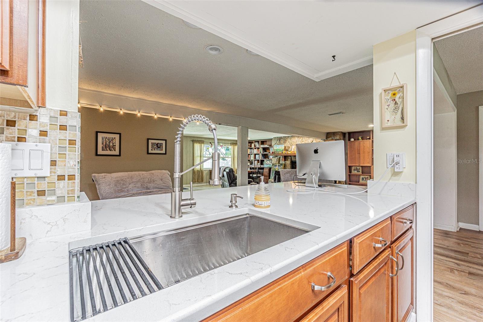 Image 6 of 50 For 936 Highview Drive