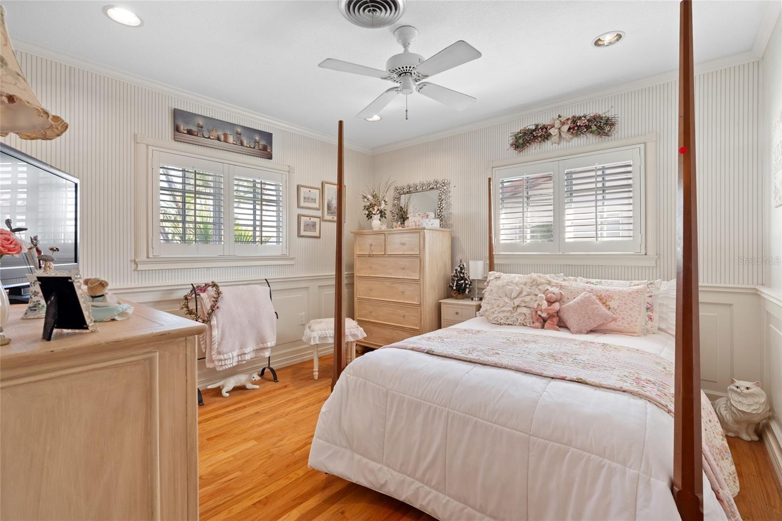 Image 26 of 43 For 6649 10th Avenue N