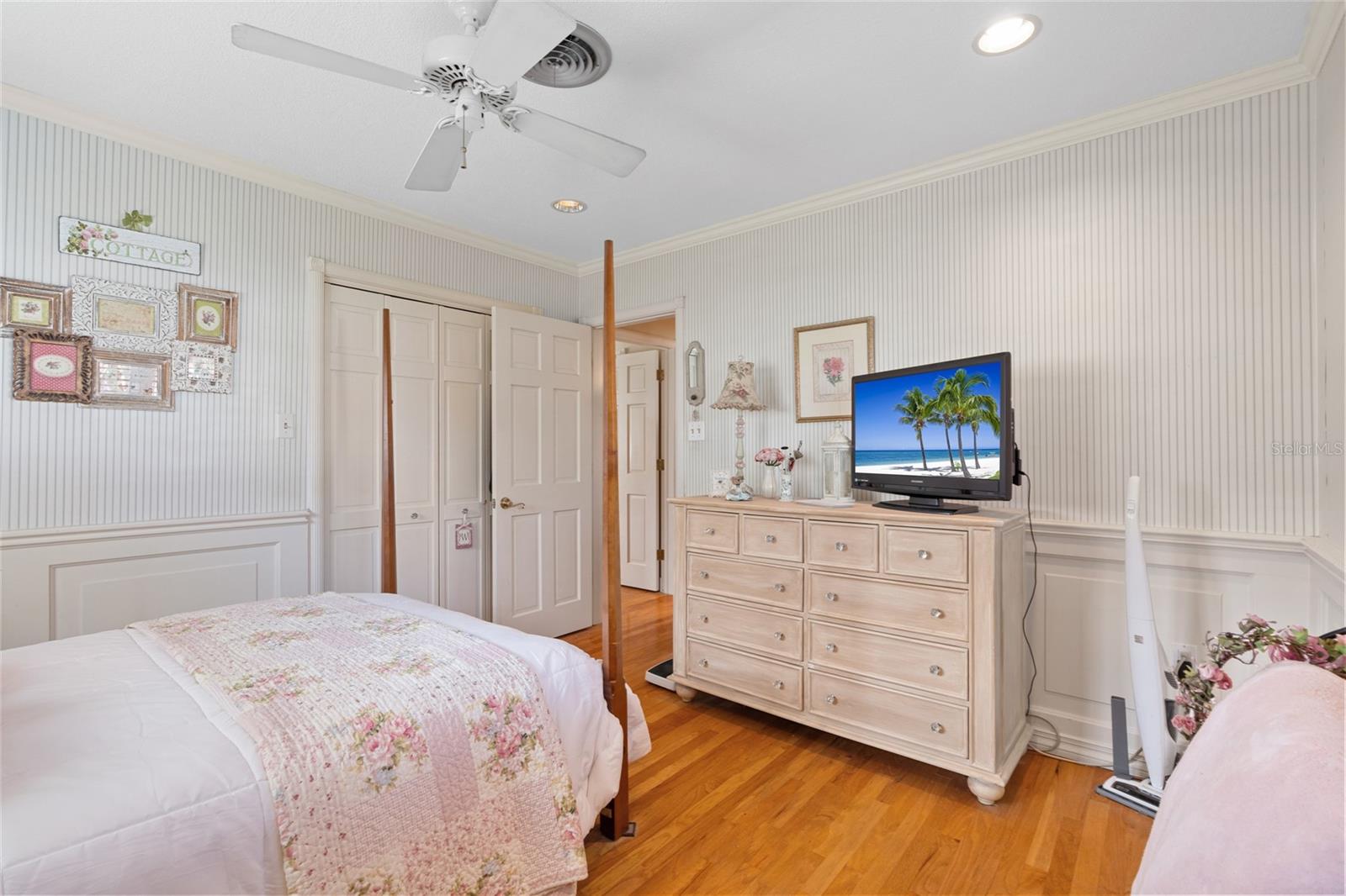 Image 27 of 43 For 6649 10th Avenue N