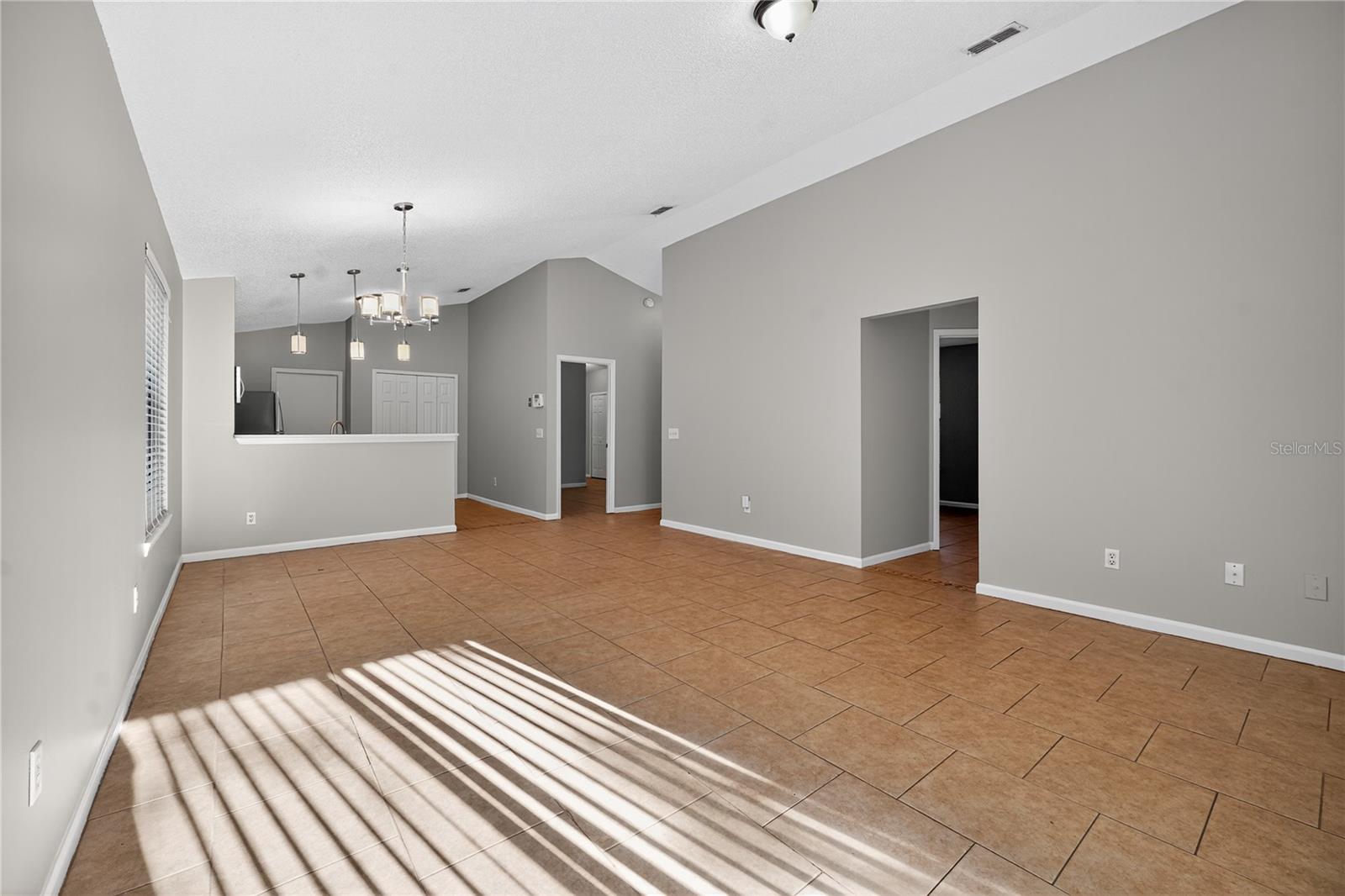 Image 4 of 18 For 1278 Independence Drive