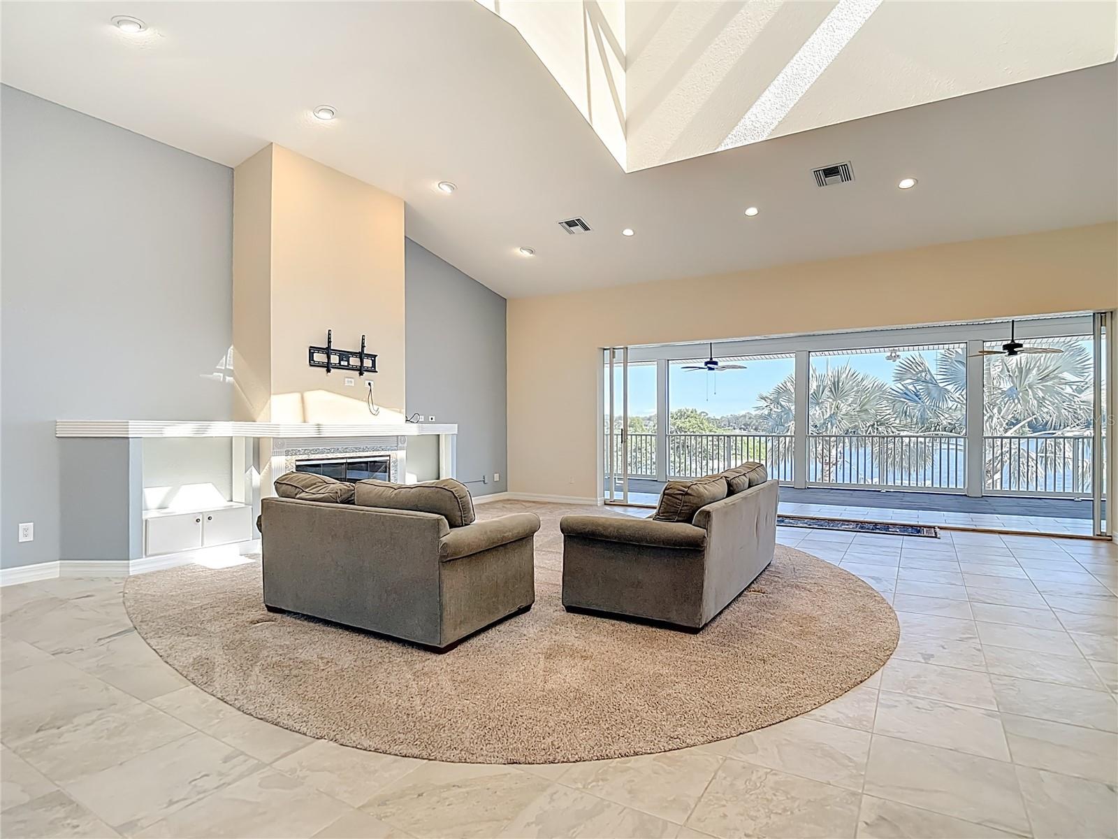 Image 18 of 74 For 1508 Riverside Drive