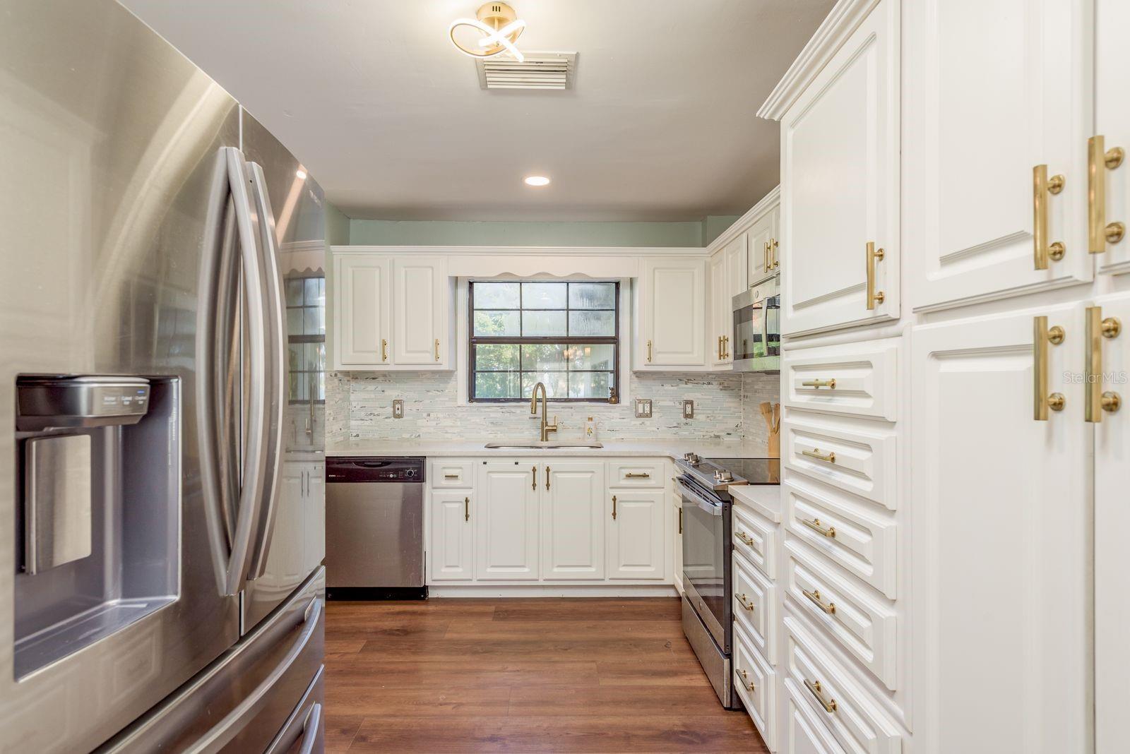 Image 17 of 67 For 1416 Grove Avenue