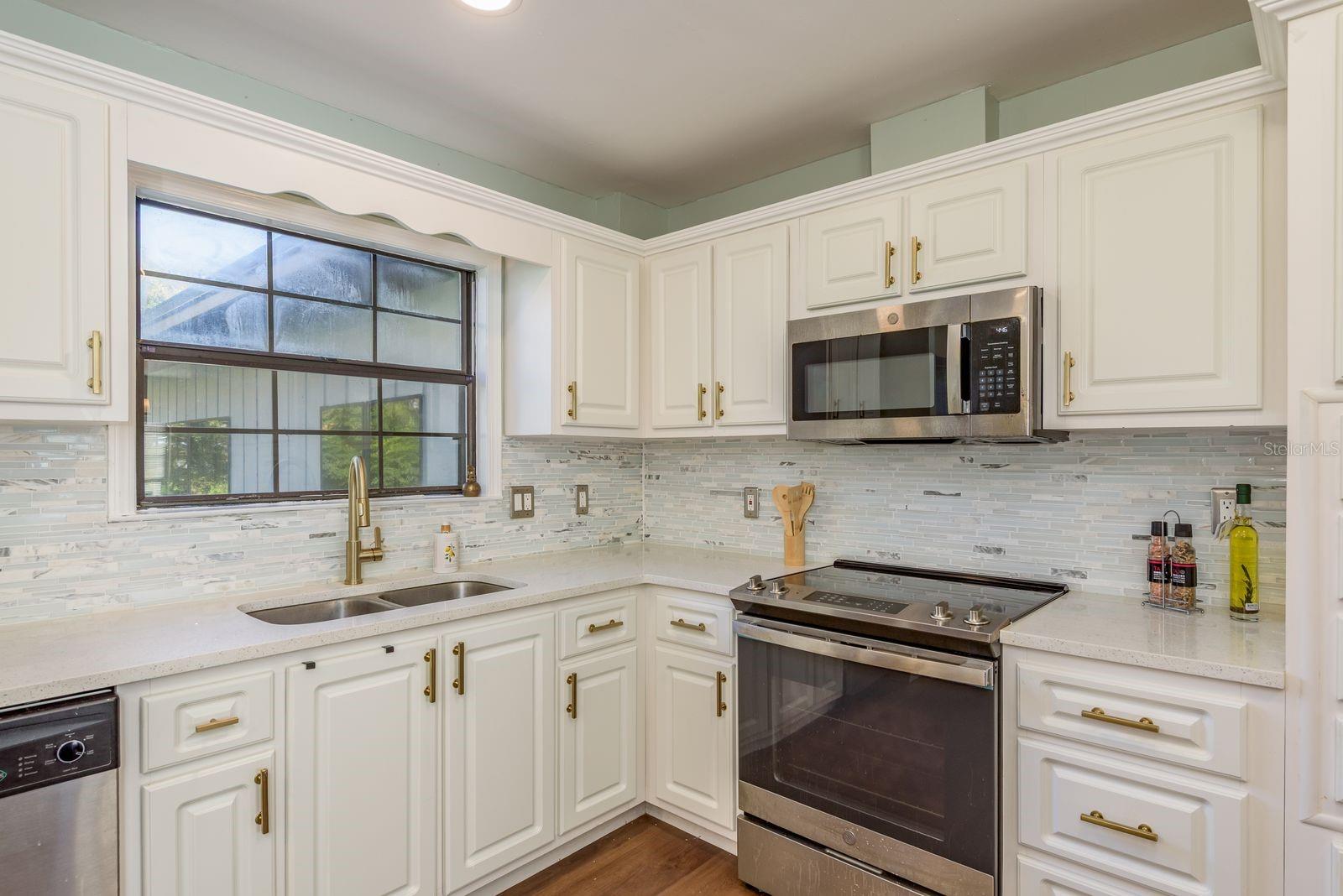 Image 18 of 67 For 1416 Grove Avenue