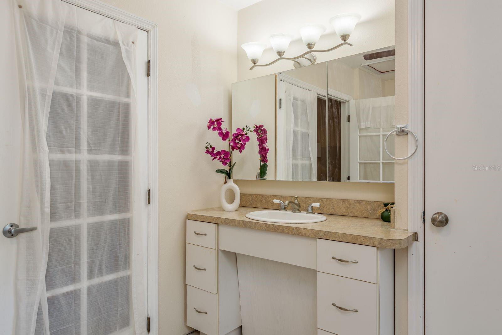 Image 28 of 67 For 1416 Grove Avenue