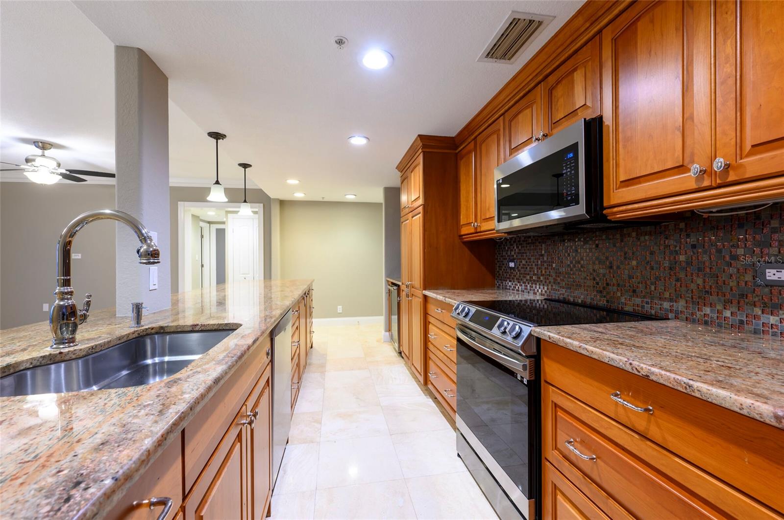 Image 10 of 45 For 36750 Us Highway 19 N 4-221