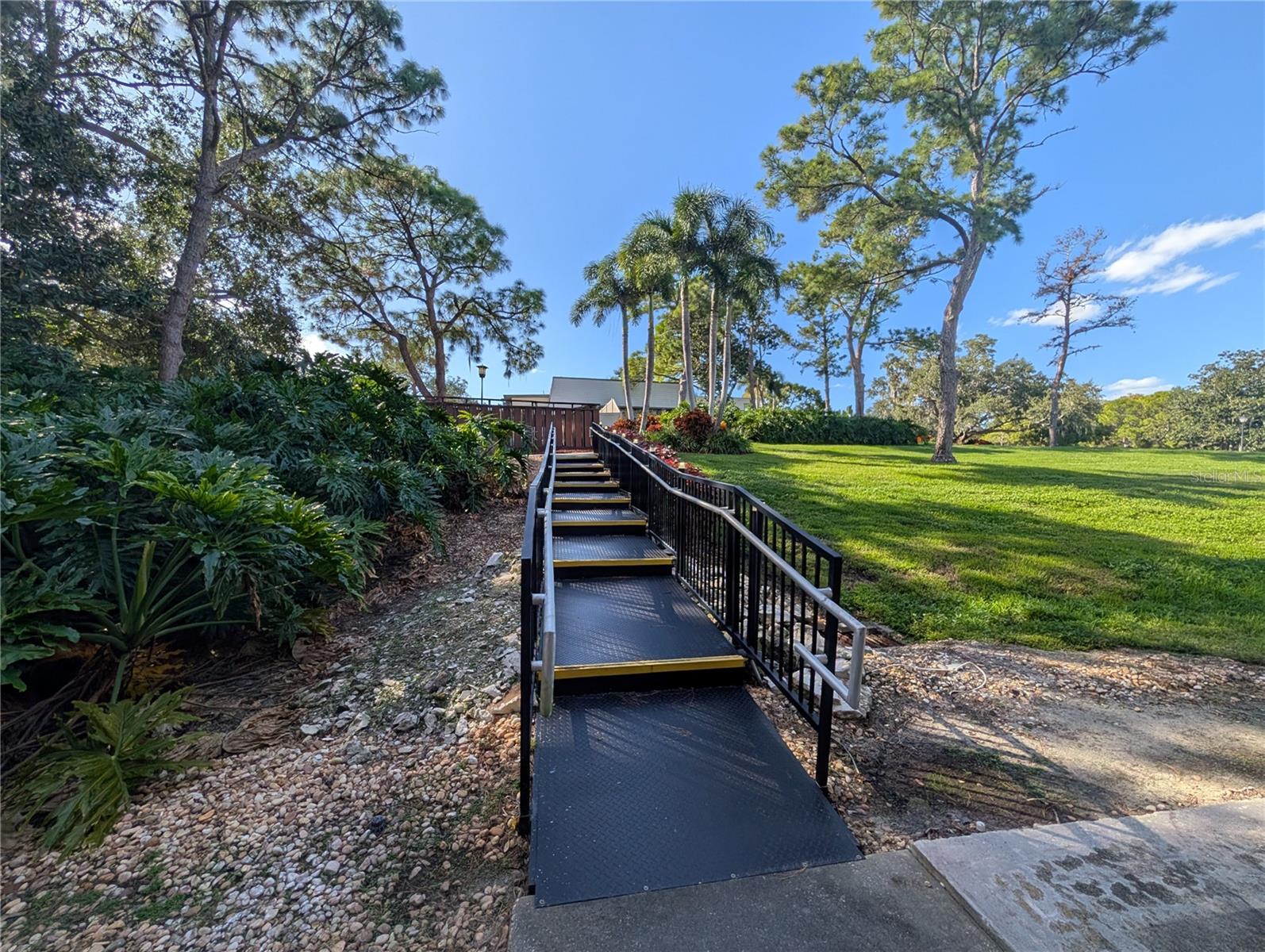 Image 32 of 45 For 36750 Us Highway 19 N 4-221