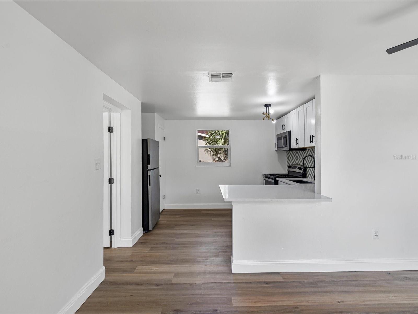 Image 7 of 30 For 9902 Club Lane