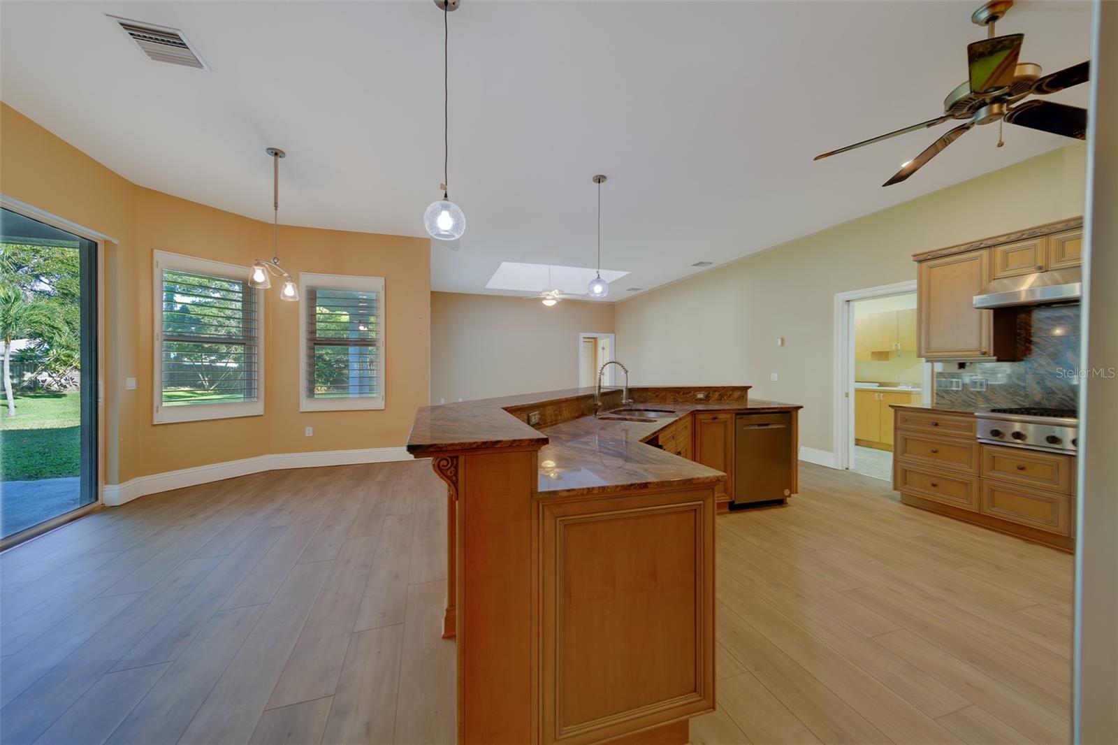 Image 11 of 100 For 10933 54th Avenue N