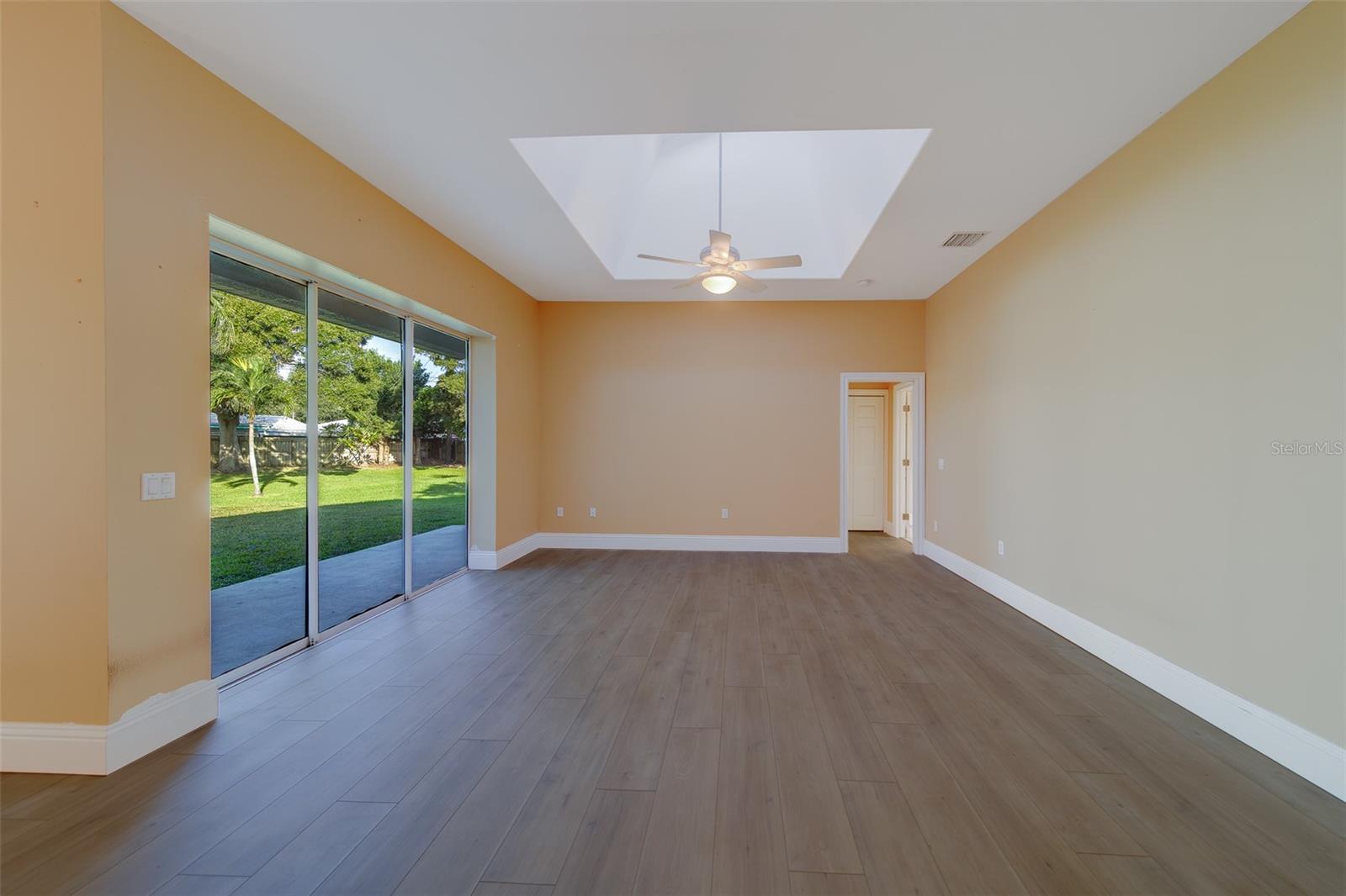 Image 17 of 100 For 10933 54th Avenue N
