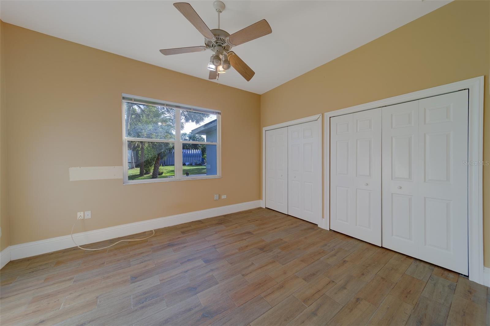 Image 39 of 100 For 10933 54th Avenue N