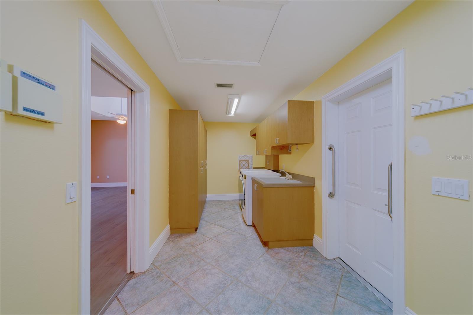 Image 41 of 100 For 10933 54th Avenue N