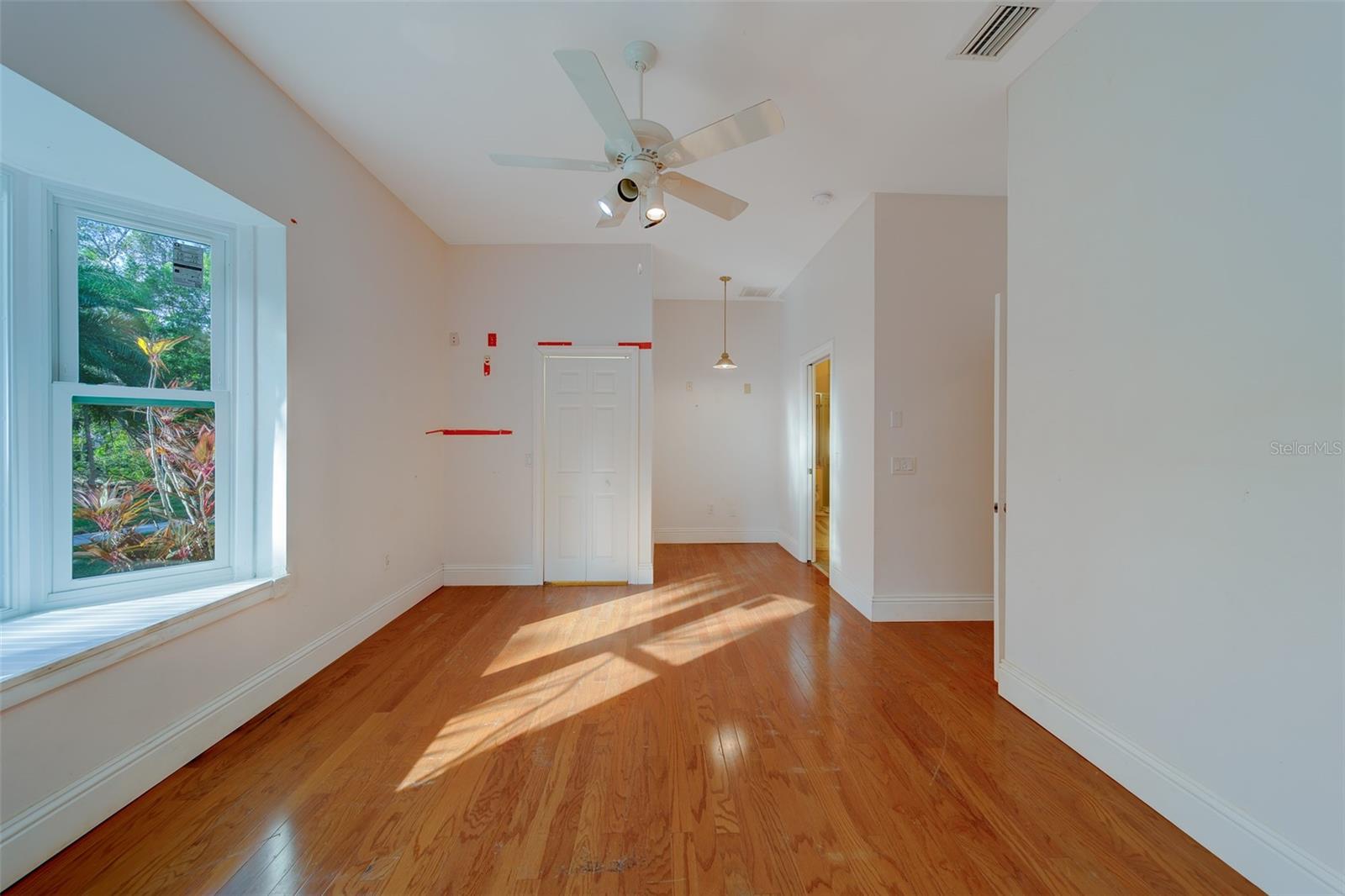 Image 51 of 100 For 10933 54th Avenue N
