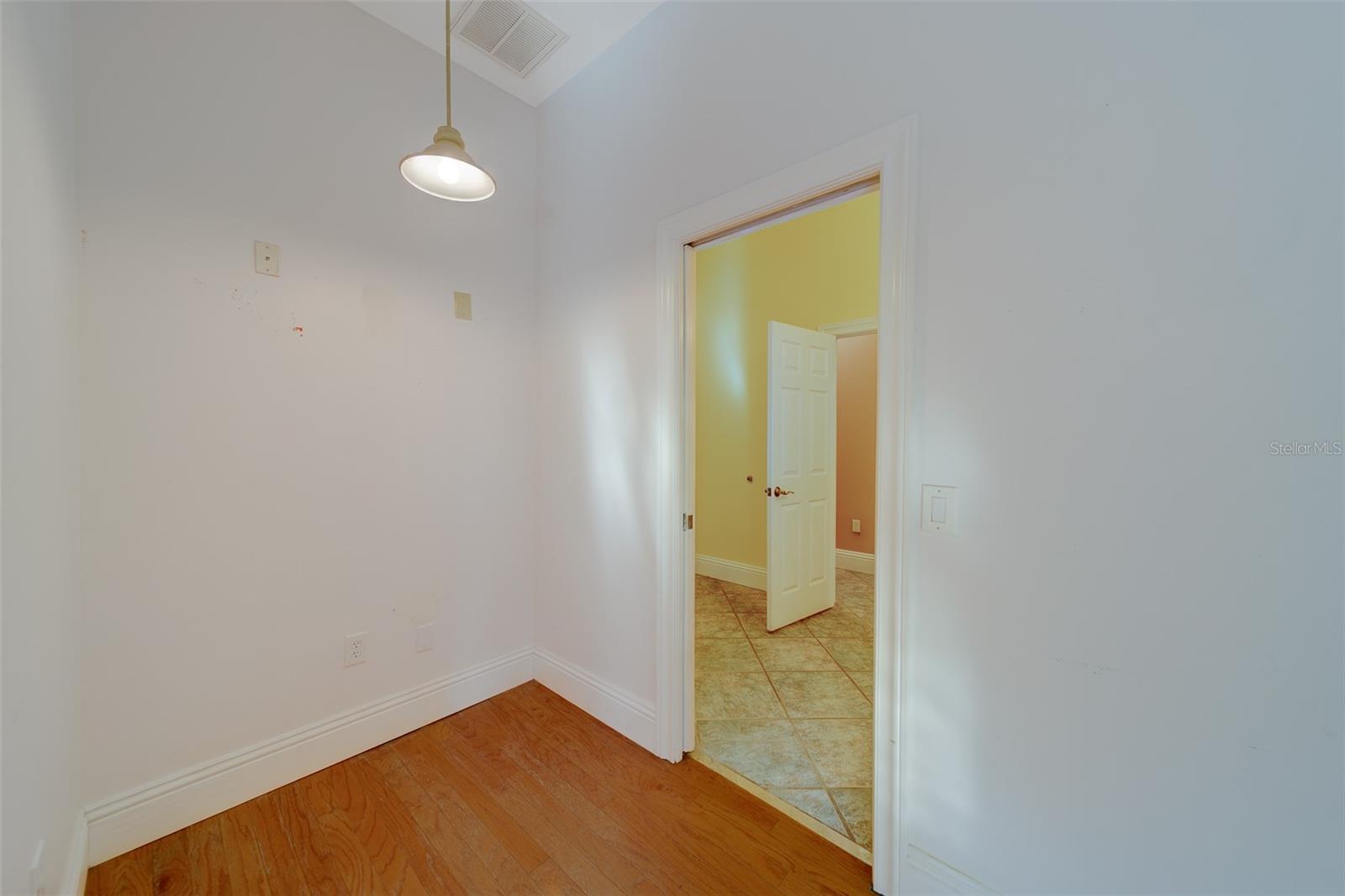 Image 52 of 100 For 10933 54th Avenue N