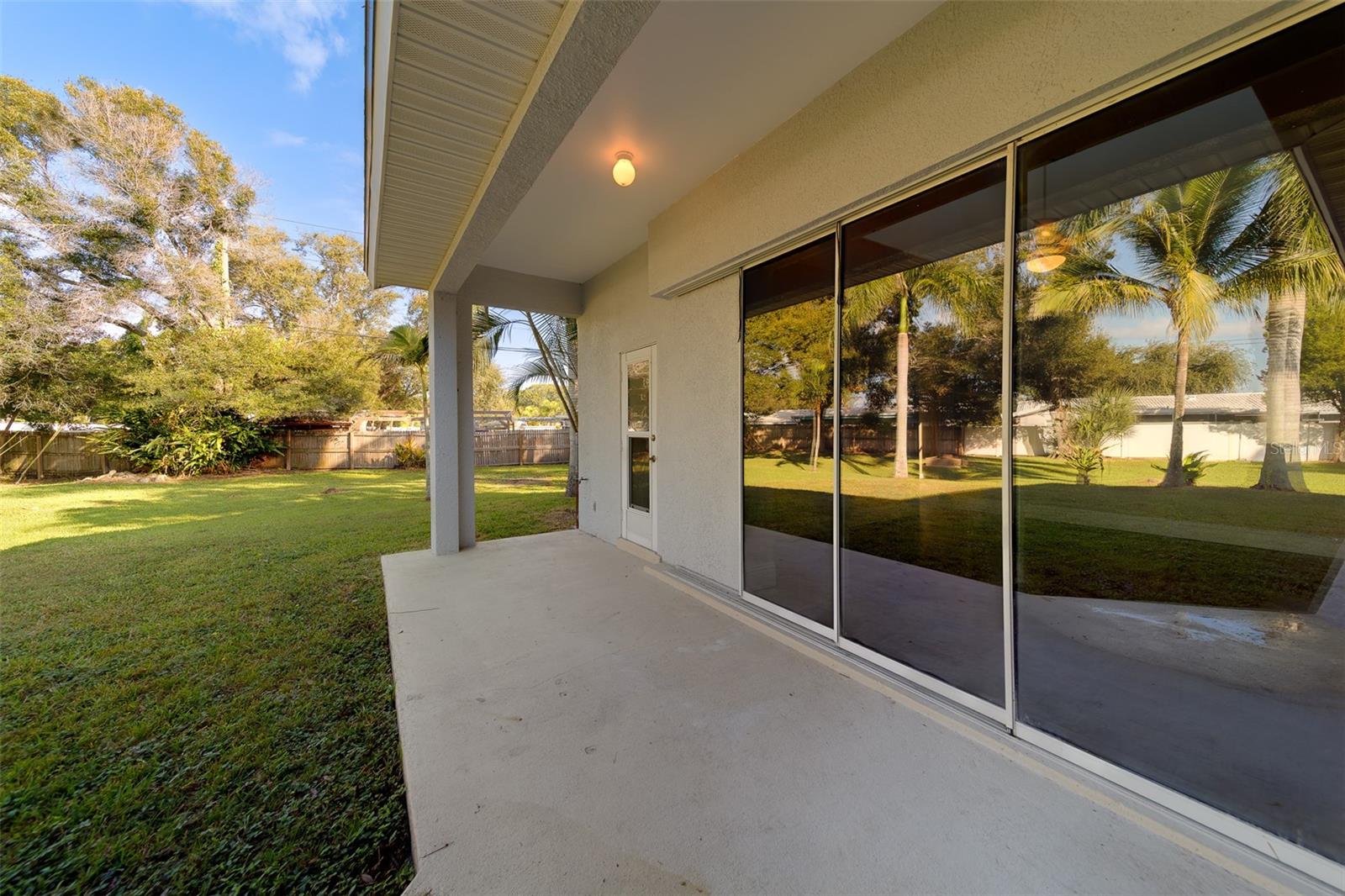 Image 61 of 100 For 10933 54th Avenue N