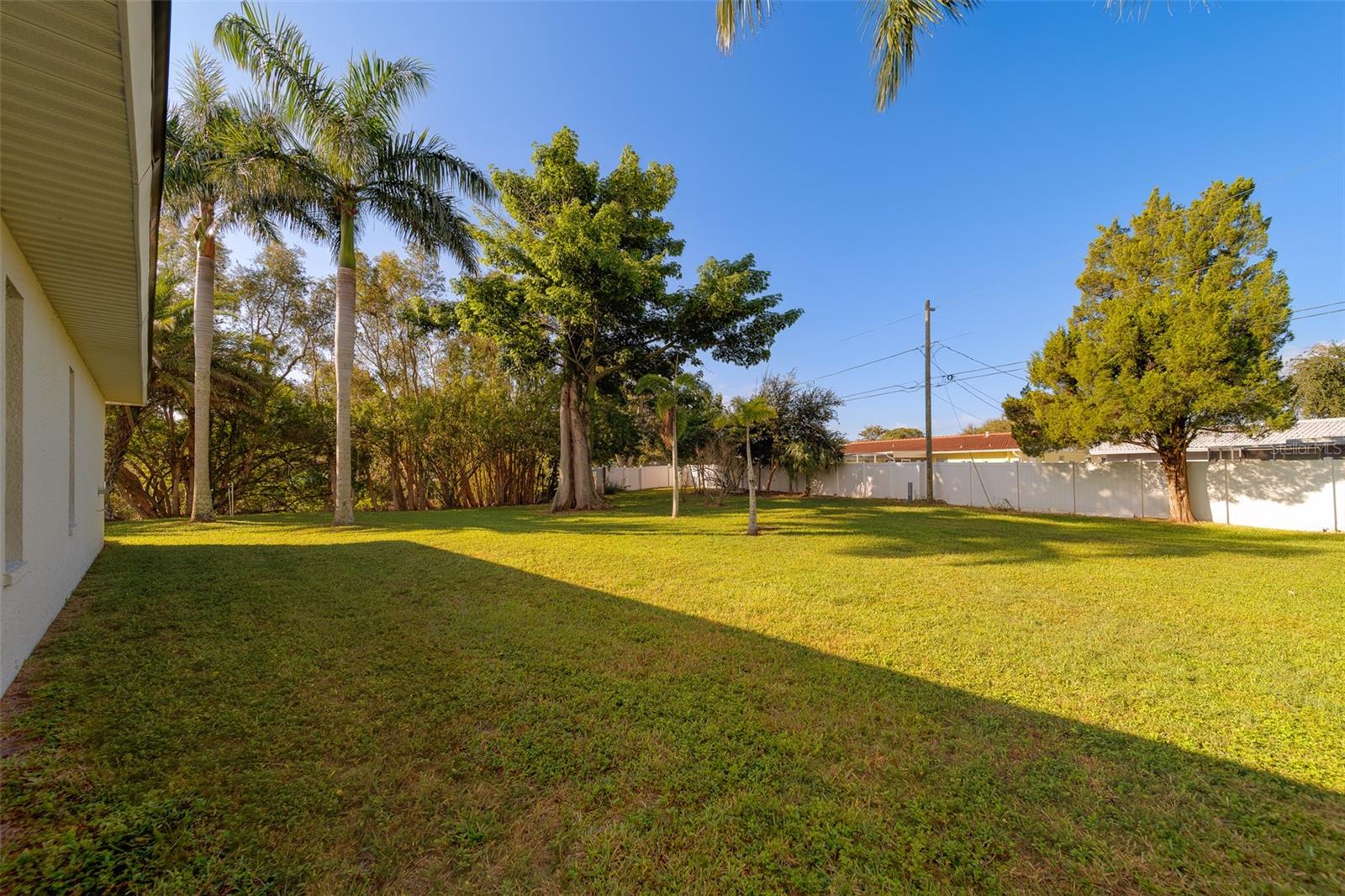 Image 66 of 100 For 10933 54th Avenue N