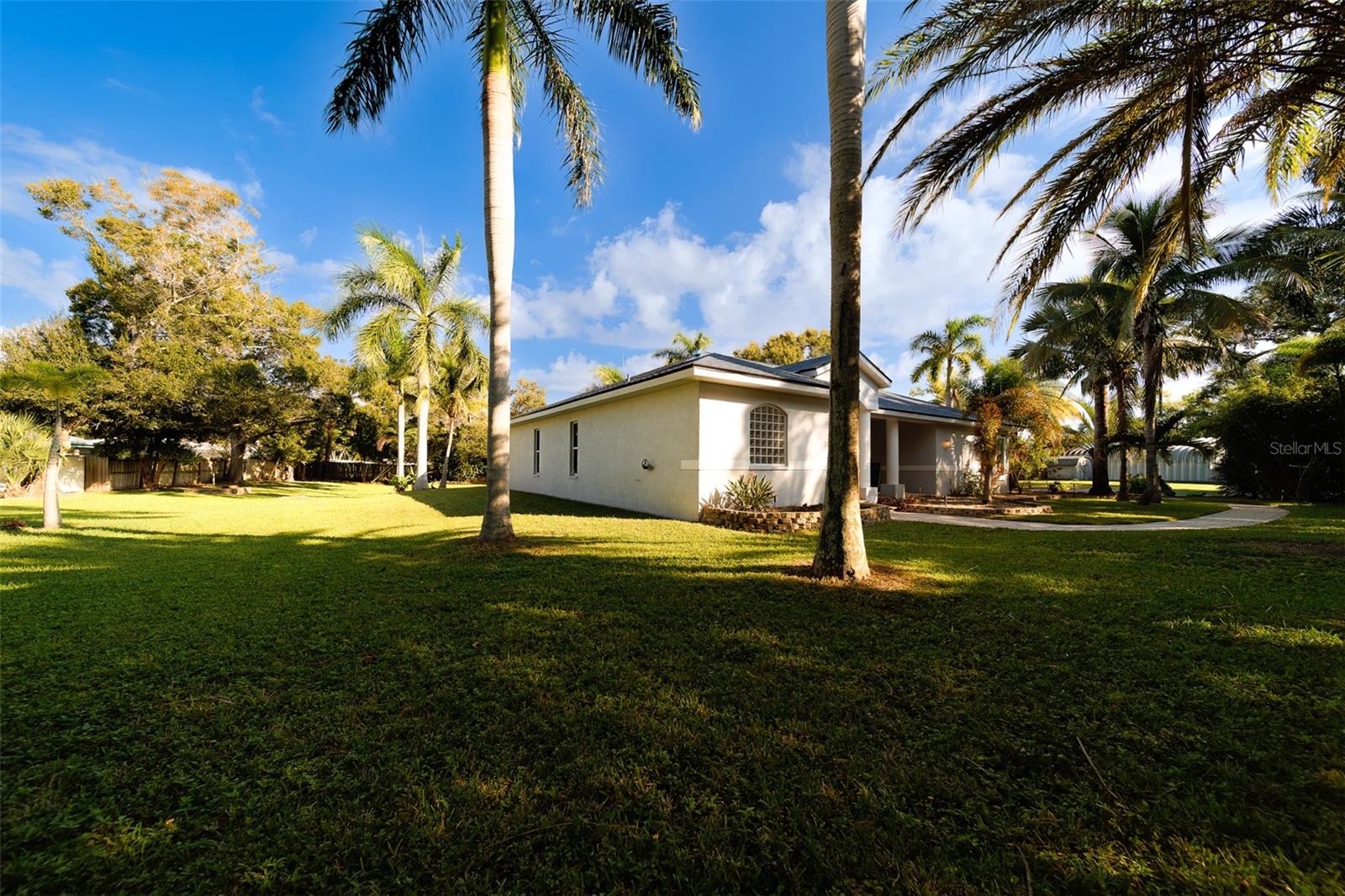 Image 69 of 100 For 10933 54th Avenue N