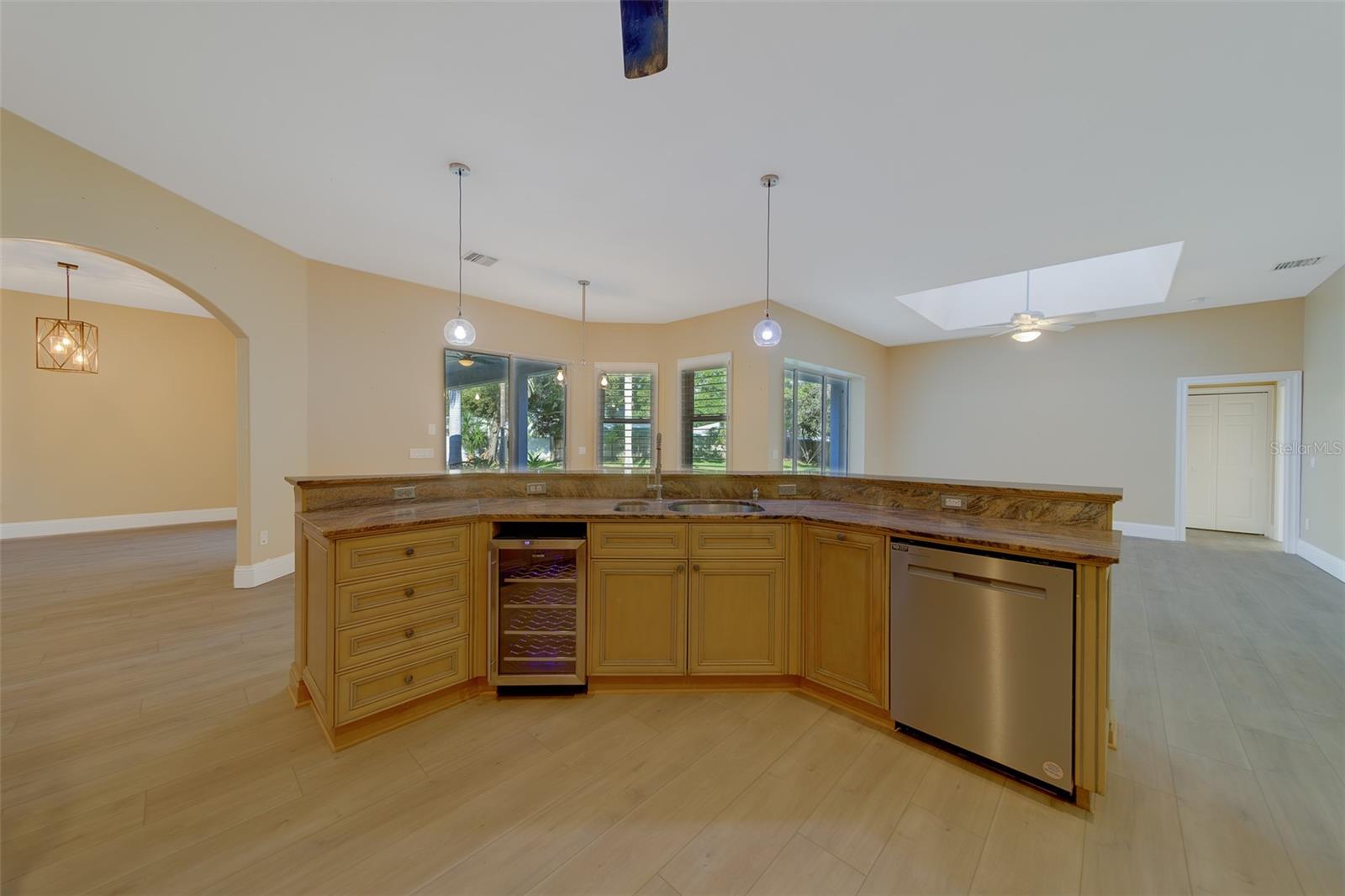 Image 9 of 100 For 10933 54th Avenue N