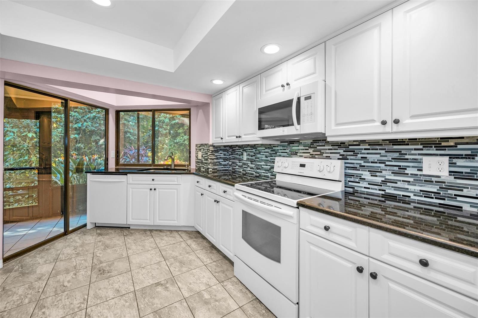 Image 12 of 37 For 2850 Countrybrook Drive 13