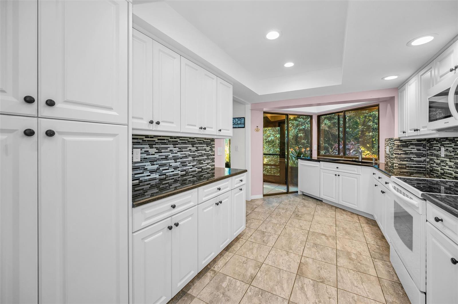 Image 13 of 37 For 2850 Countrybrook Drive 13