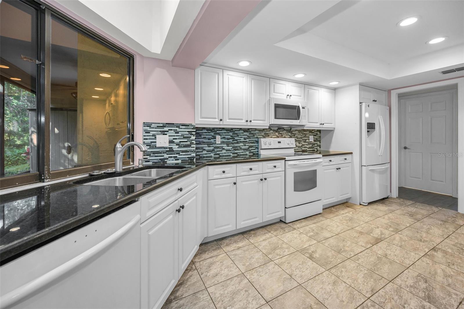 Image 14 of 37 For 2850 Countrybrook Drive 13