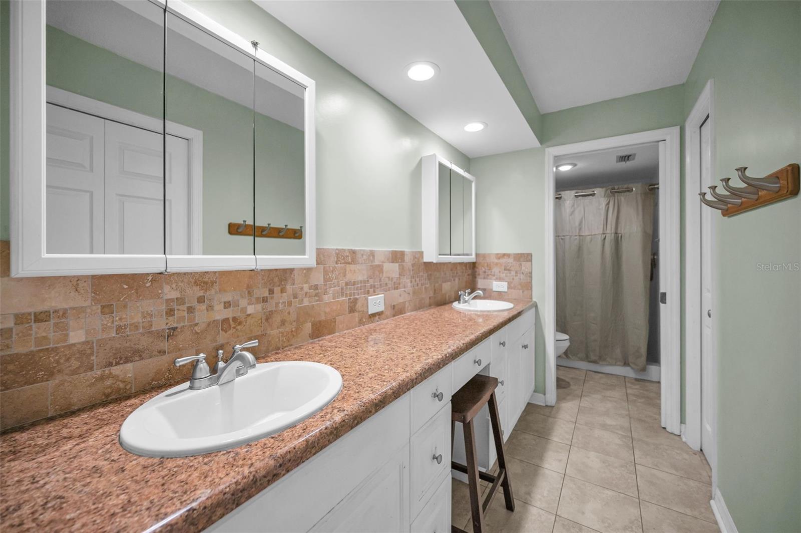 Image 19 of 37 For 2850 Countrybrook Drive 13