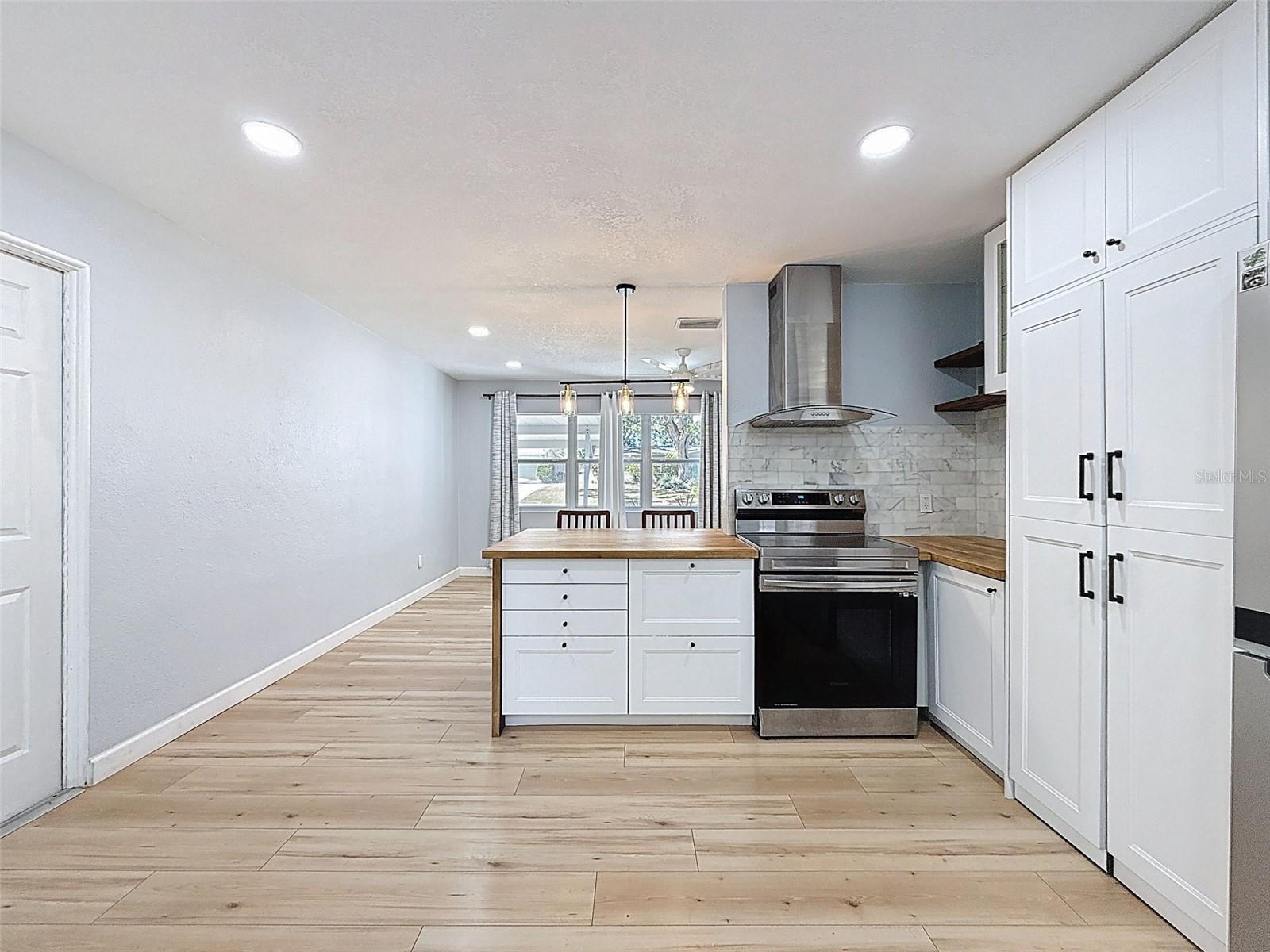 Image 12 of 45 For 217 Evelyn Avenue