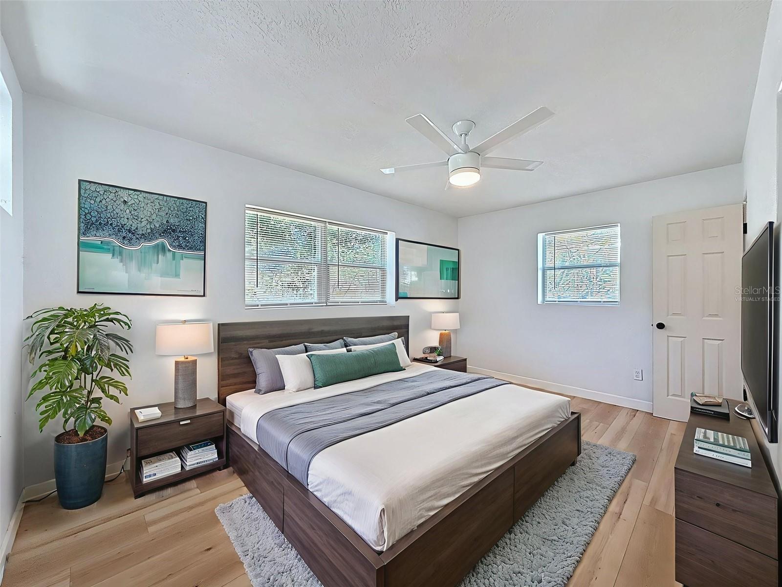 Image 18 of 45 For 217 Evelyn Avenue