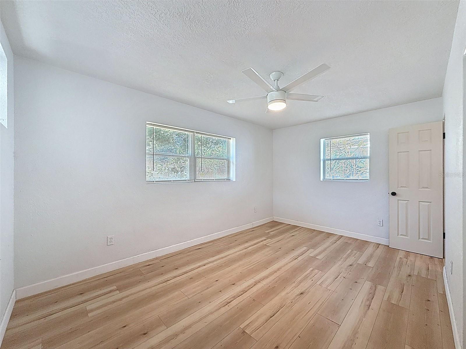 Image 19 of 45 For 217 Evelyn Avenue