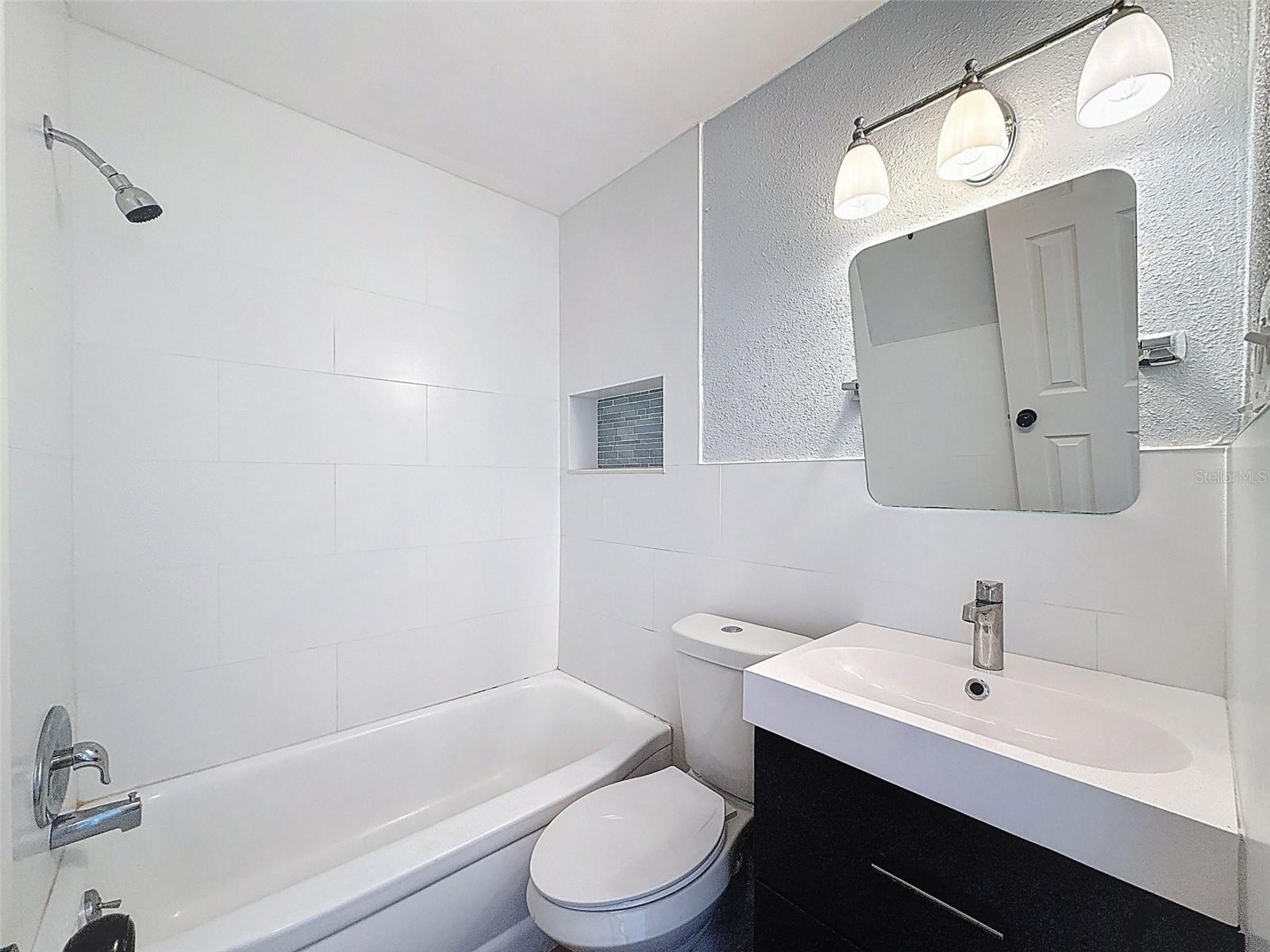 Image 24 of 45 For 217 Evelyn Avenue