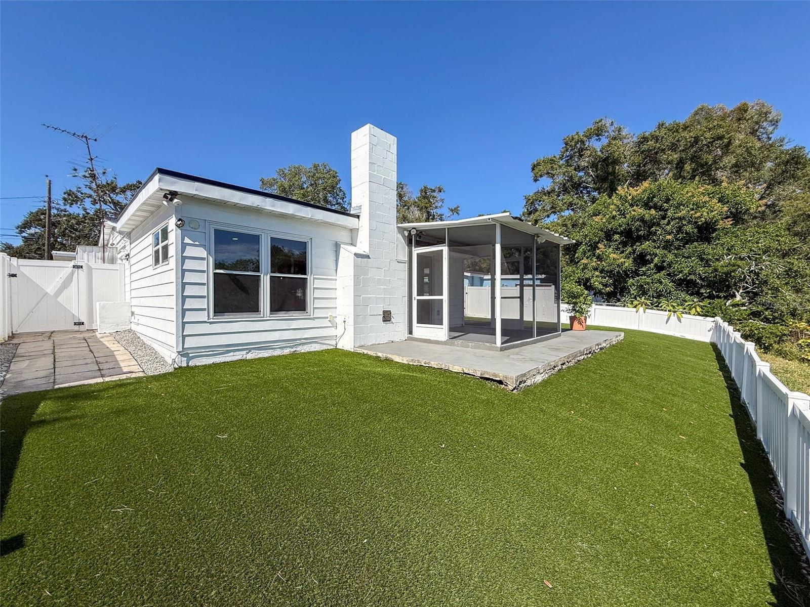 Image 34 of 45 For 217 Evelyn Avenue