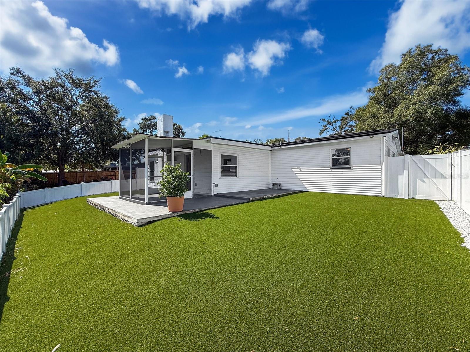 Image 35 of 45 For 217 Evelyn Avenue