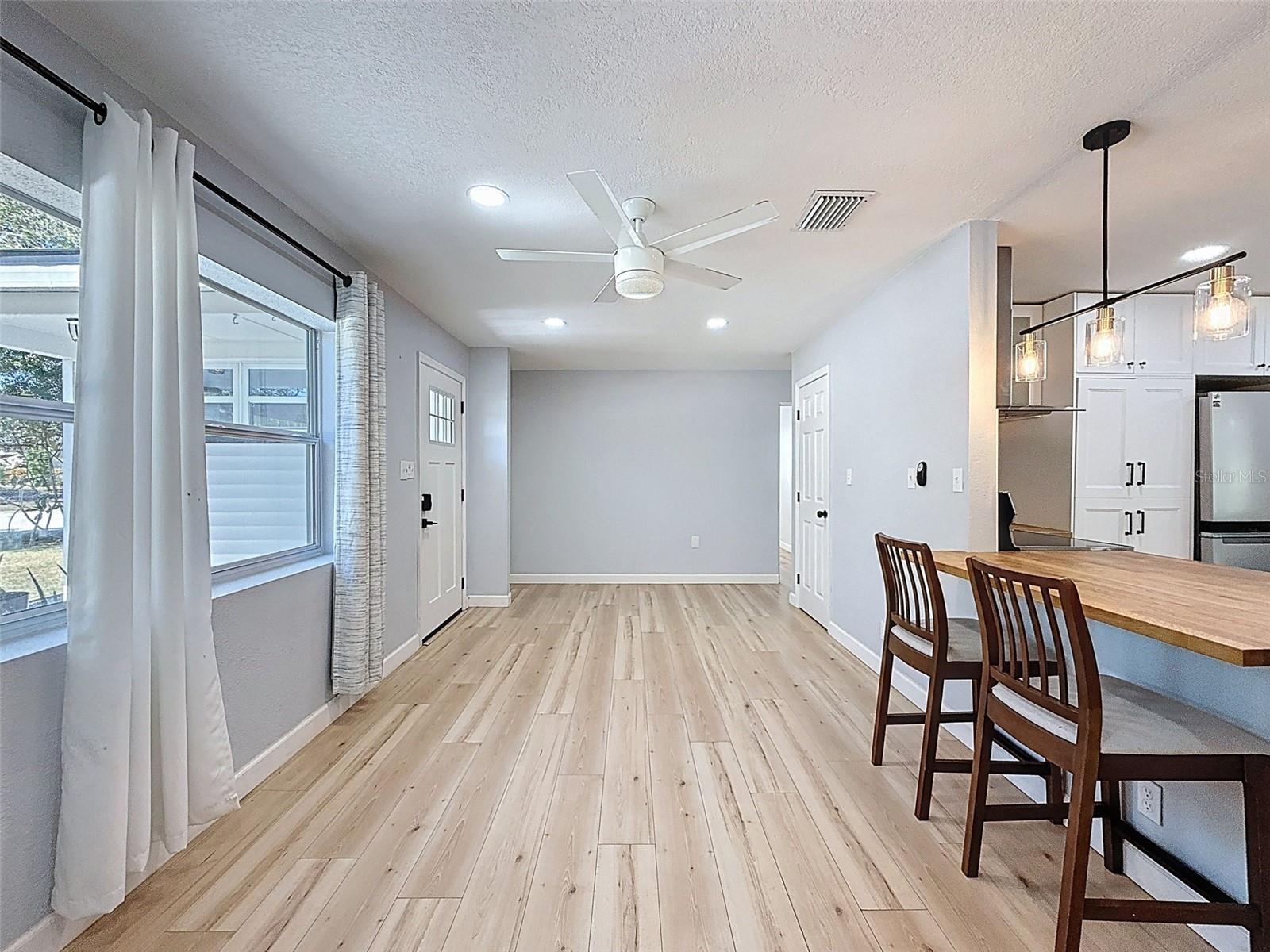 Image 6 of 45 For 217 Evelyn Avenue