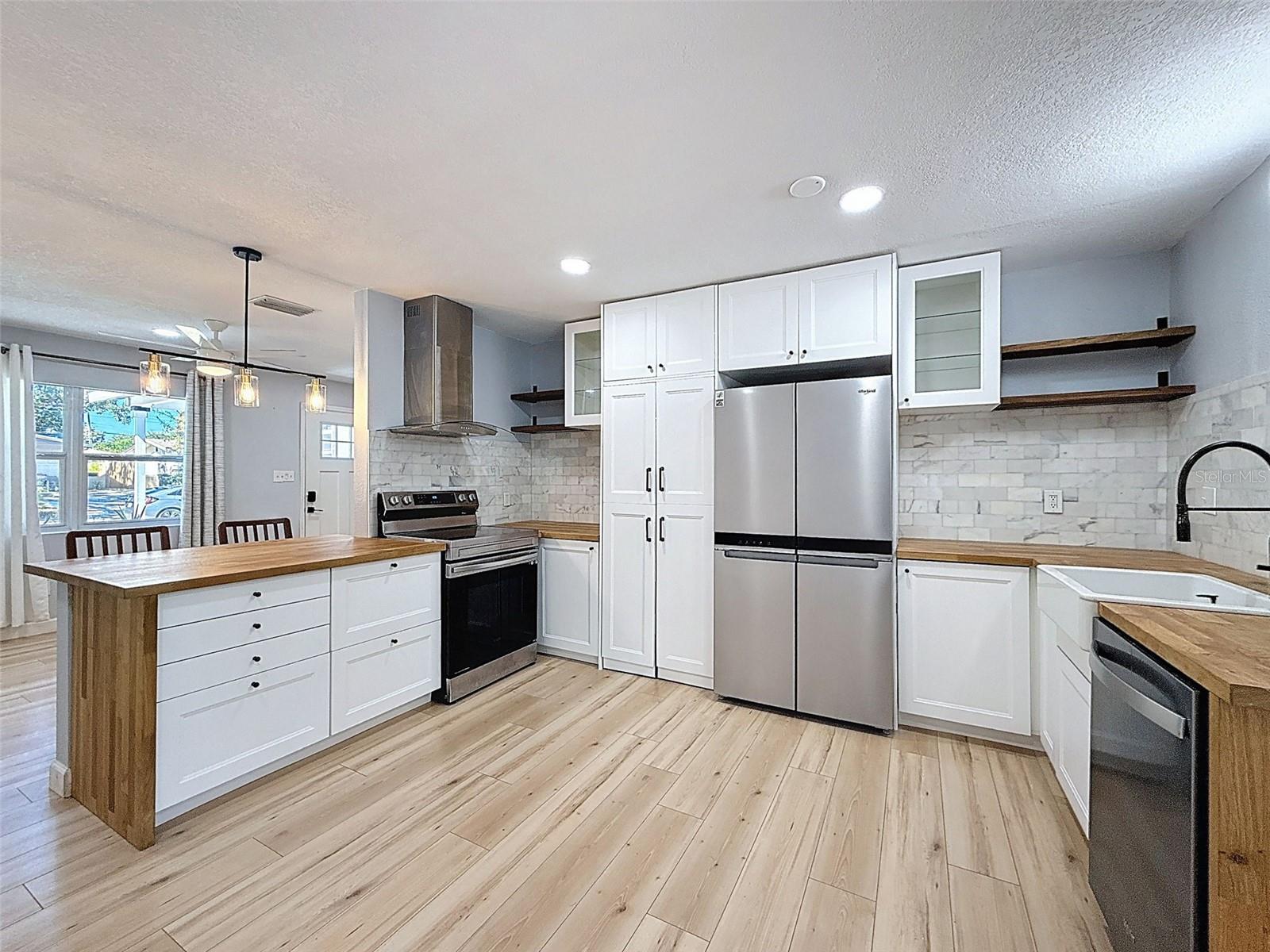 Image 8 of 45 For 217 Evelyn Avenue