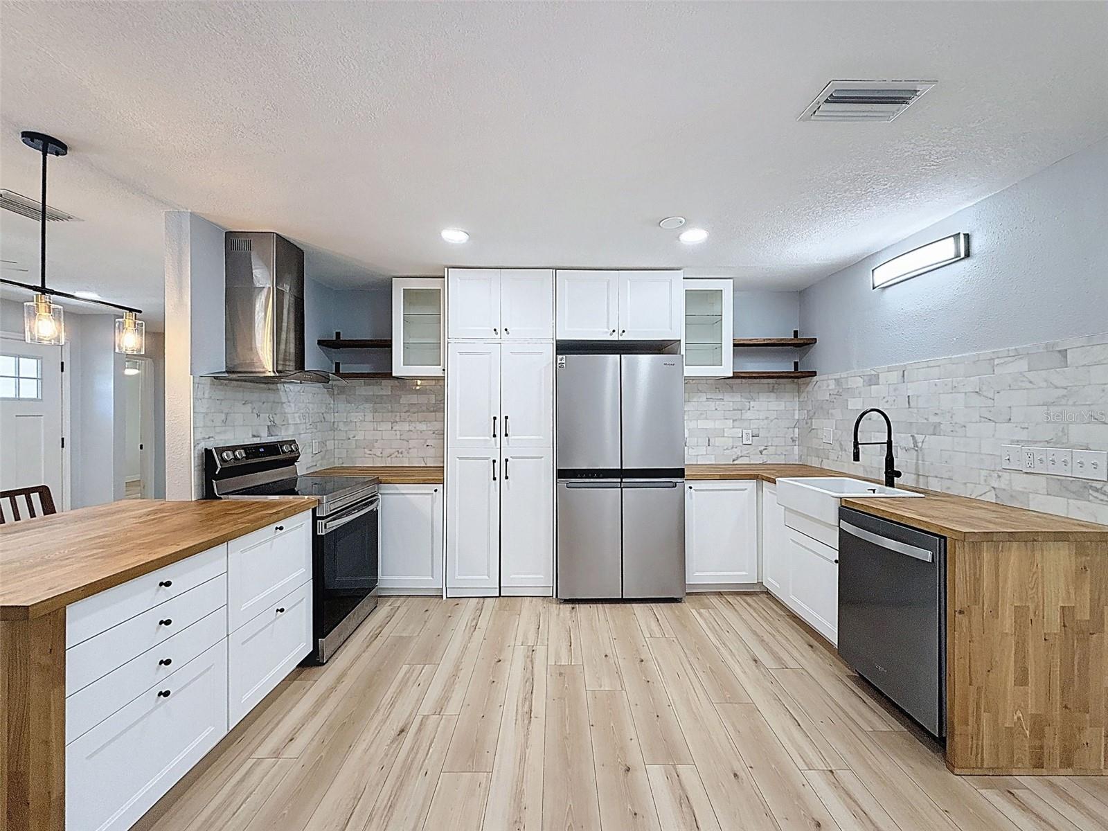 Image 9 of 45 For 217 Evelyn Avenue