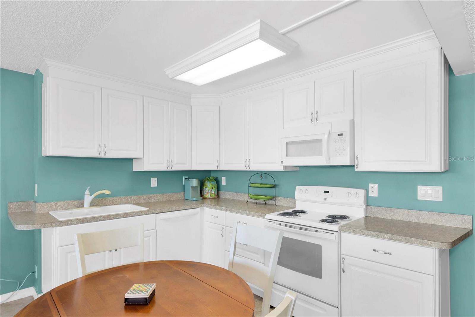 Image 12 of 43 For 19450 Gulf Boulevard 603