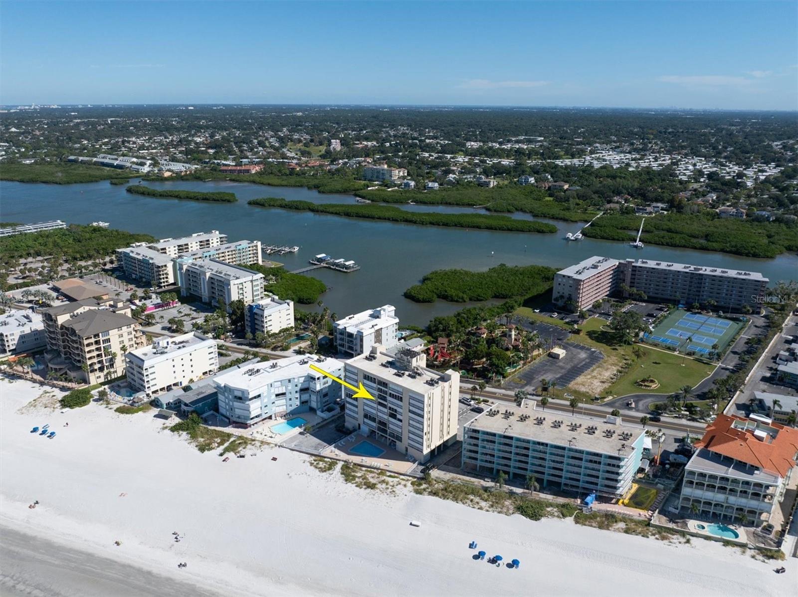 Image 32 of 43 For 19450 Gulf Boulevard 603