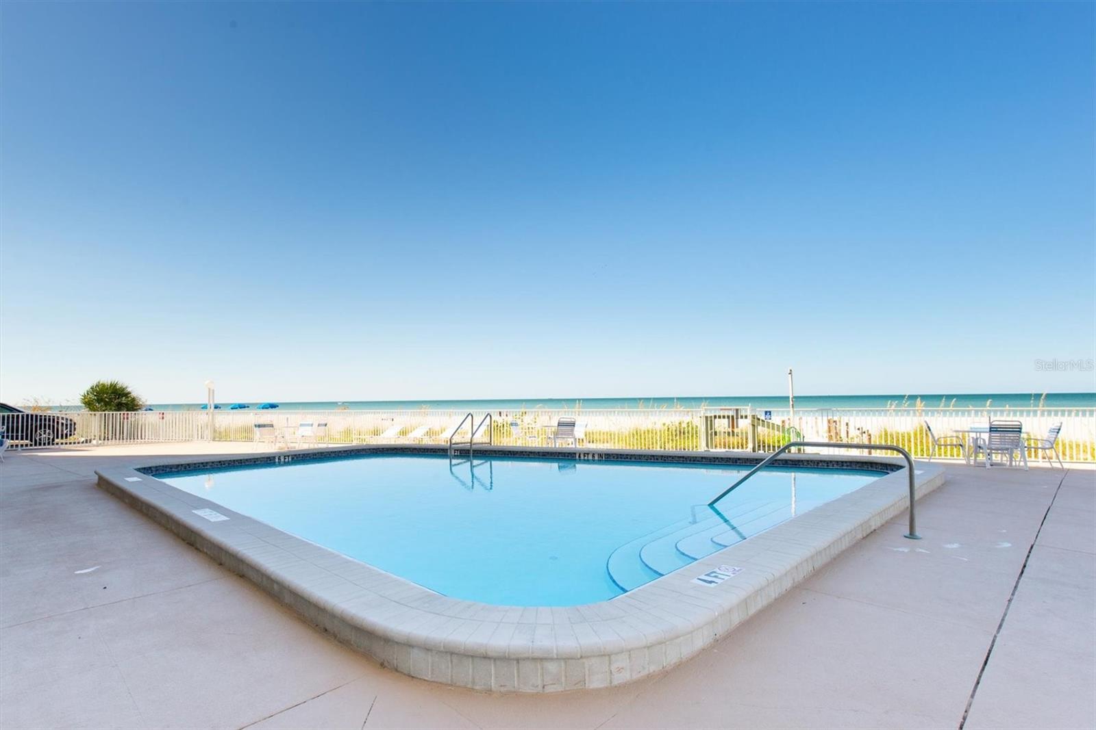 Image 37 of 43 For 19450 Gulf Boulevard 603