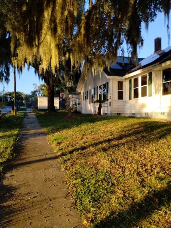 Image 12 of 61 For 305 Lakeside Avenue