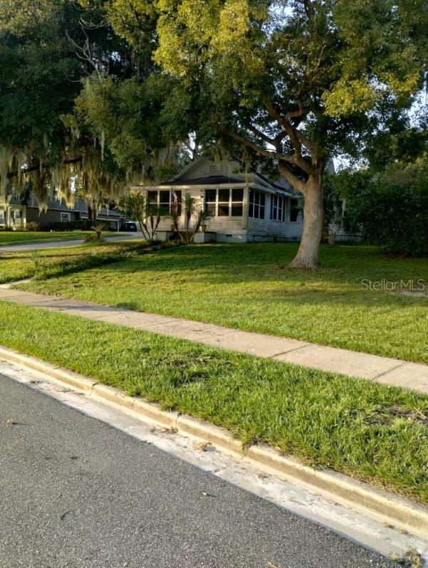 Image 20 of 61 For 305 Lakeside Avenue