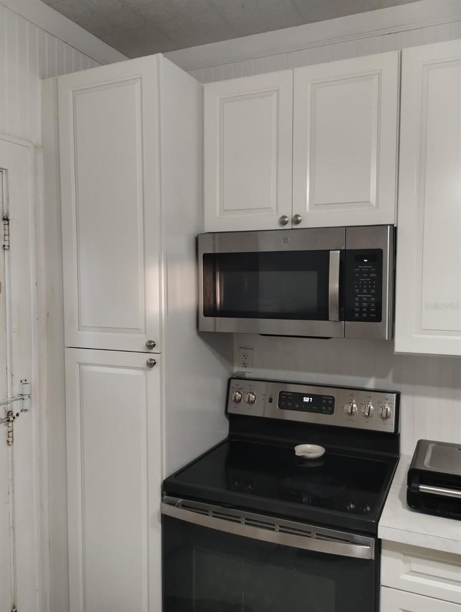 Image 3 of 61 For 305 Lakeside Avenue