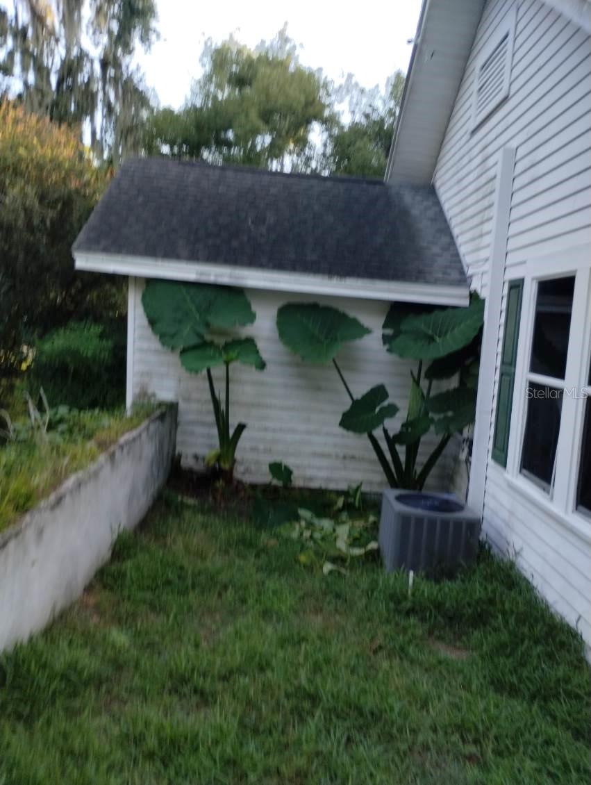 Image 43 of 61 For 305 Lakeside Avenue