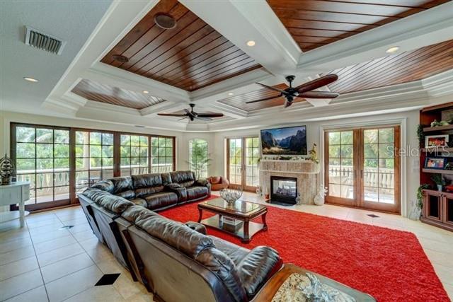 Image 16 of 66 For 829 Bruce Avenue