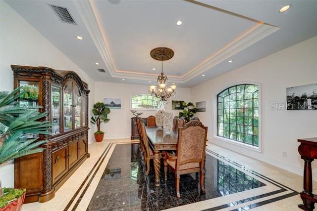 Image 18 of 66 For 829 Bruce Avenue