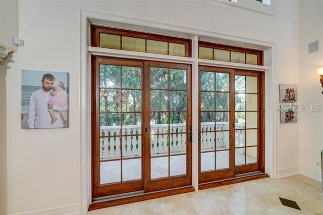 Image 20 of 66 For 829 Bruce Avenue