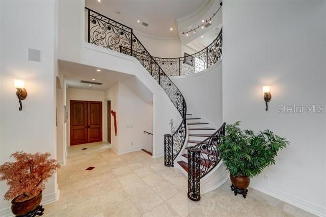 Image 21 of 66 For 829 Bruce Avenue