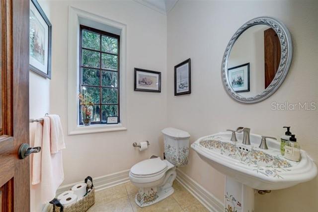 Image 22 of 66 For 829 Bruce Avenue