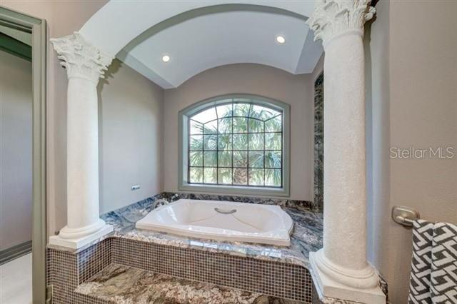 Image 27 of 66 For 829 Bruce Avenue